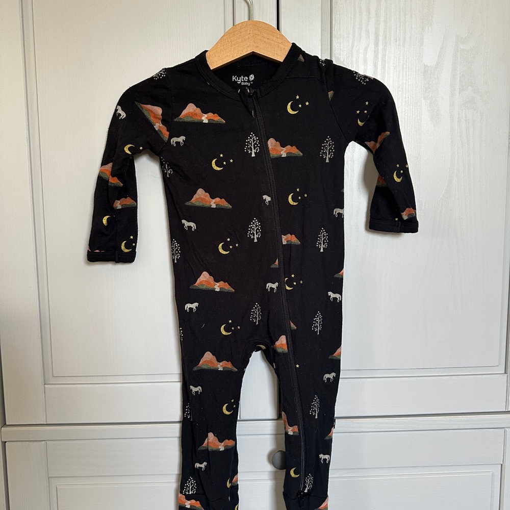 Kyte BABY Zipper Romper in Boho Nightscape print